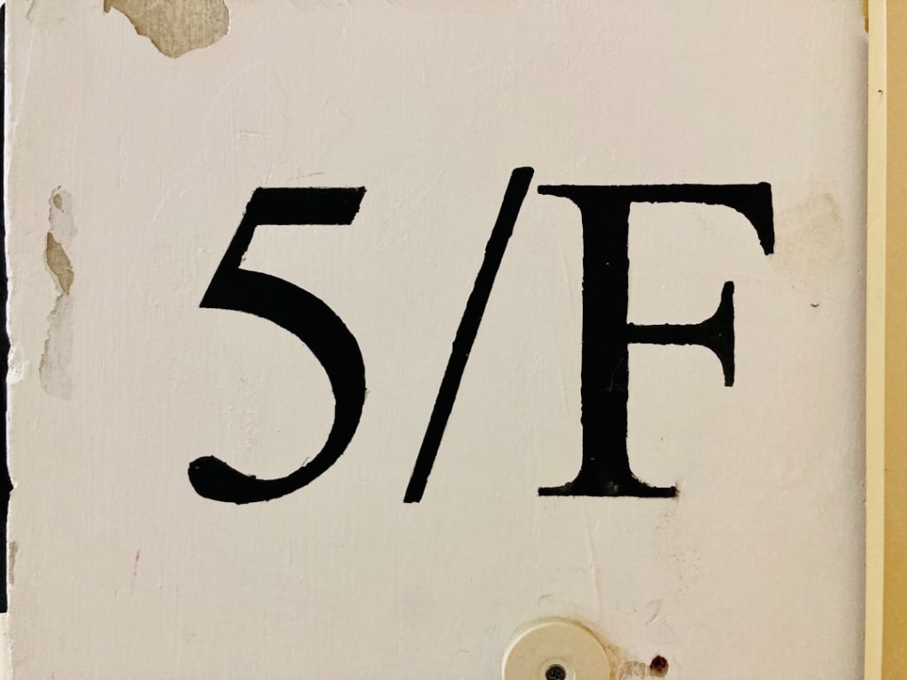 erfahren sie die bedeutung von 'fyi' und wie sie diese häufig verwendete abkürzung im englischen richtig verwenden.