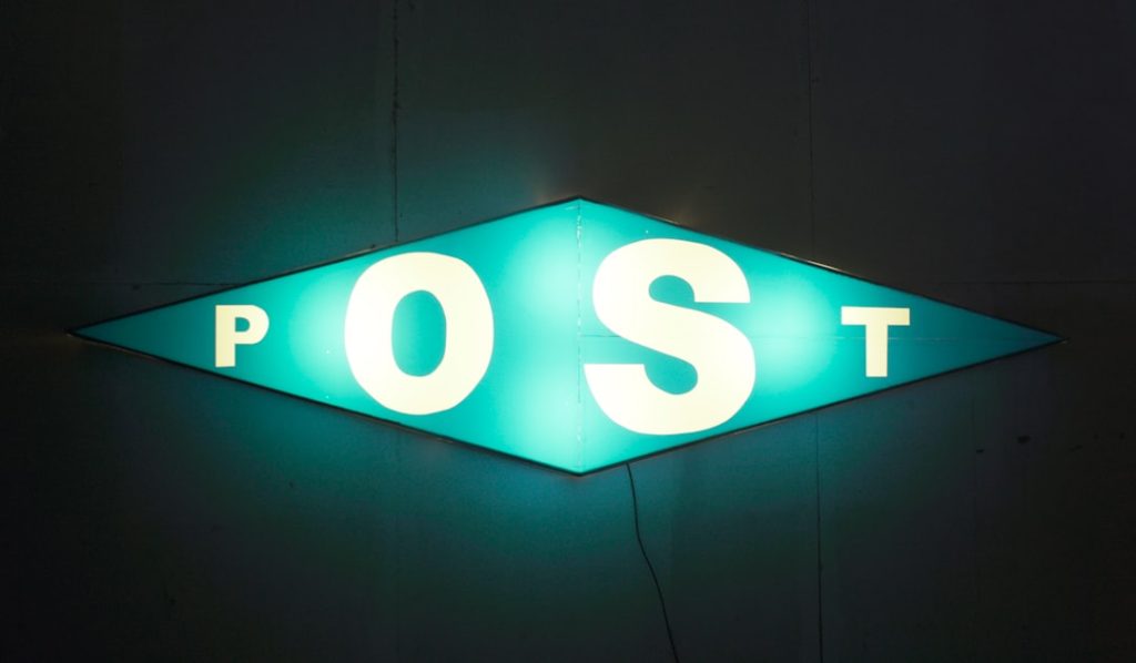 postscript ist eine vielseitige programmiersprache und ein seitenbeschreibungssystem, das hauptsächlich für den druck verwendet wird, um professionelle und hochwertige dokumente zu erstellen.